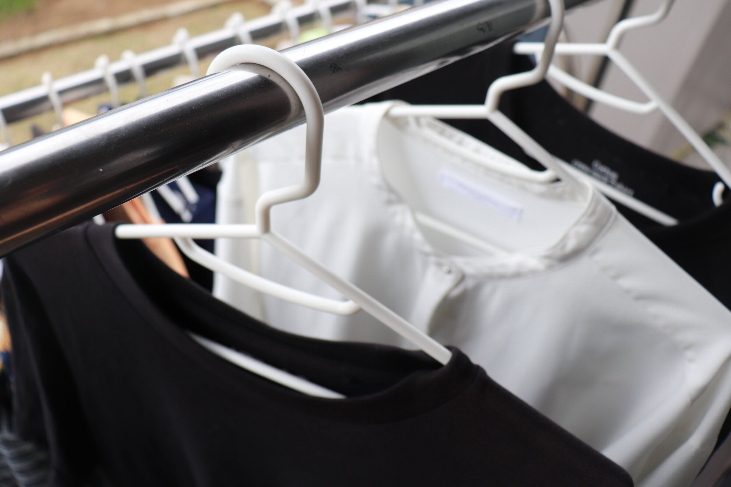 【ダイソー】330円だけど買う価値アリ！なハンガーをダイソー「Standard Products」で発見