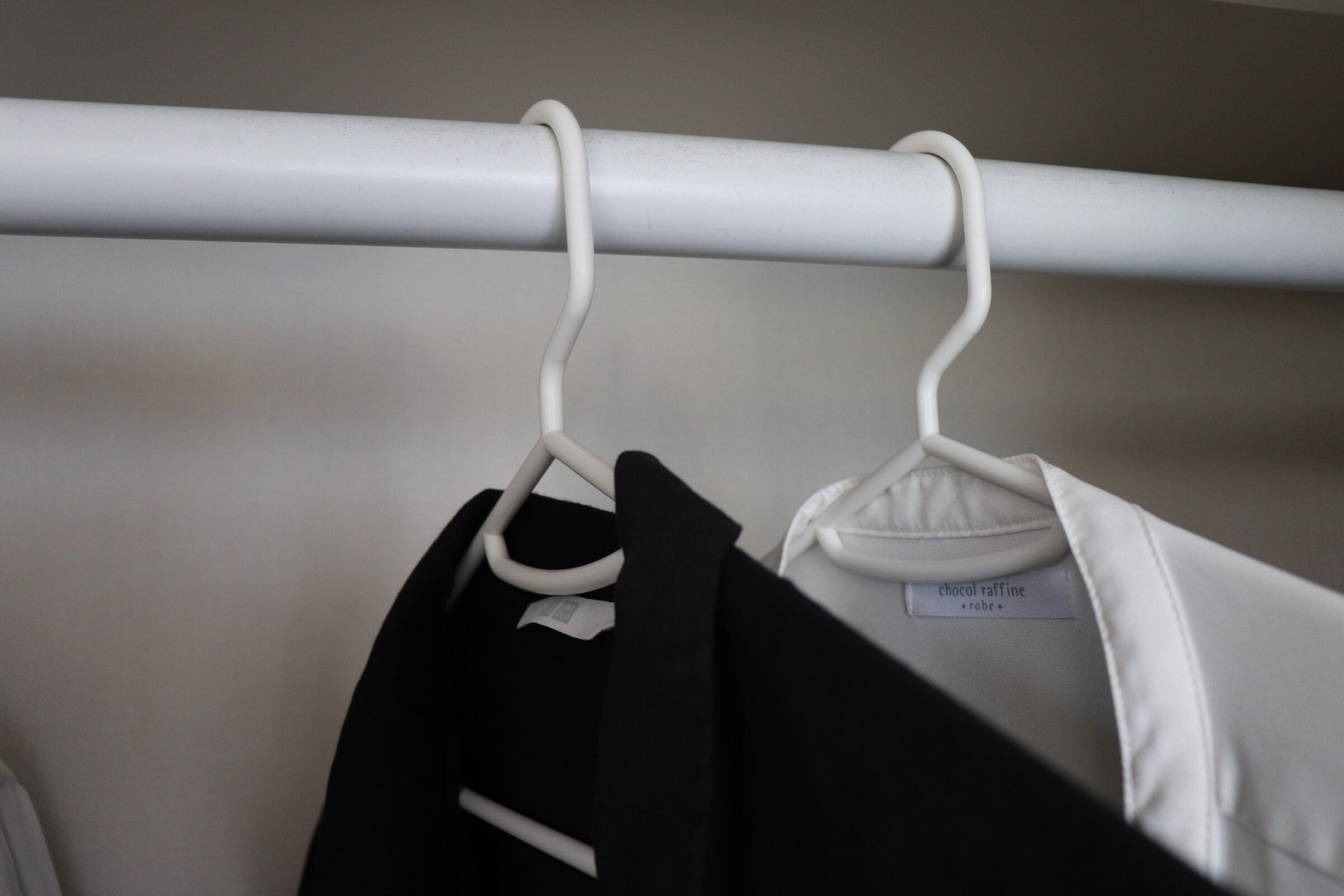 【ダイソー】330円だけど買う価値アリ！なハンガーをダイソー「Standard Products」で発見