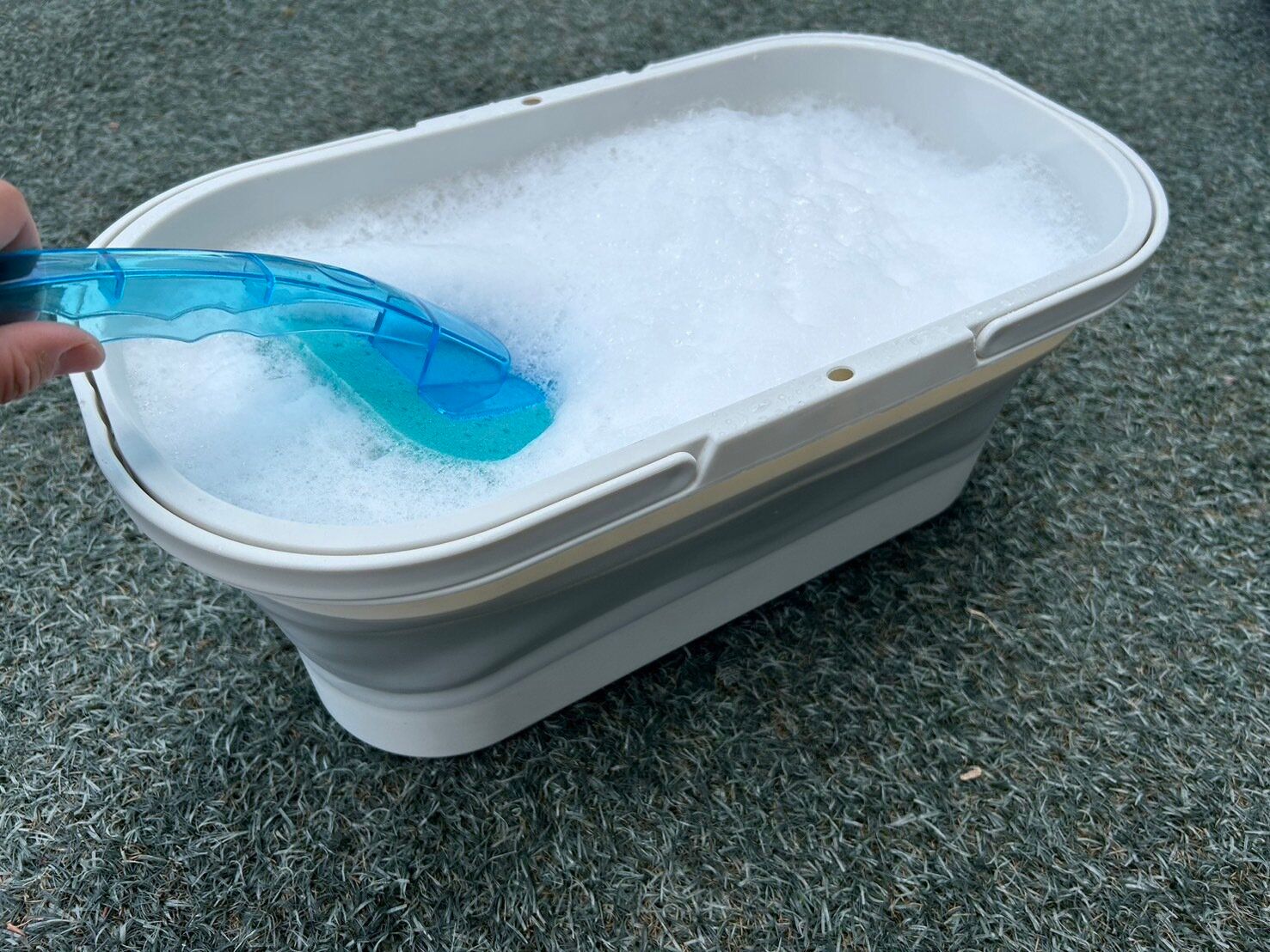 バケツを買うならコレ! 3COINSの折りたたみバケツは機能性抜群でちょっと違うんです