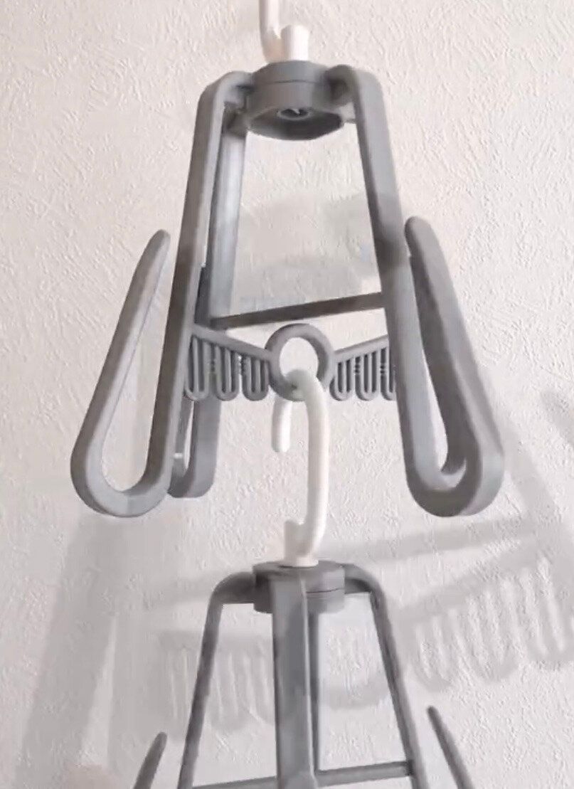 靴を干すときの味方!「靴用ハンガー」