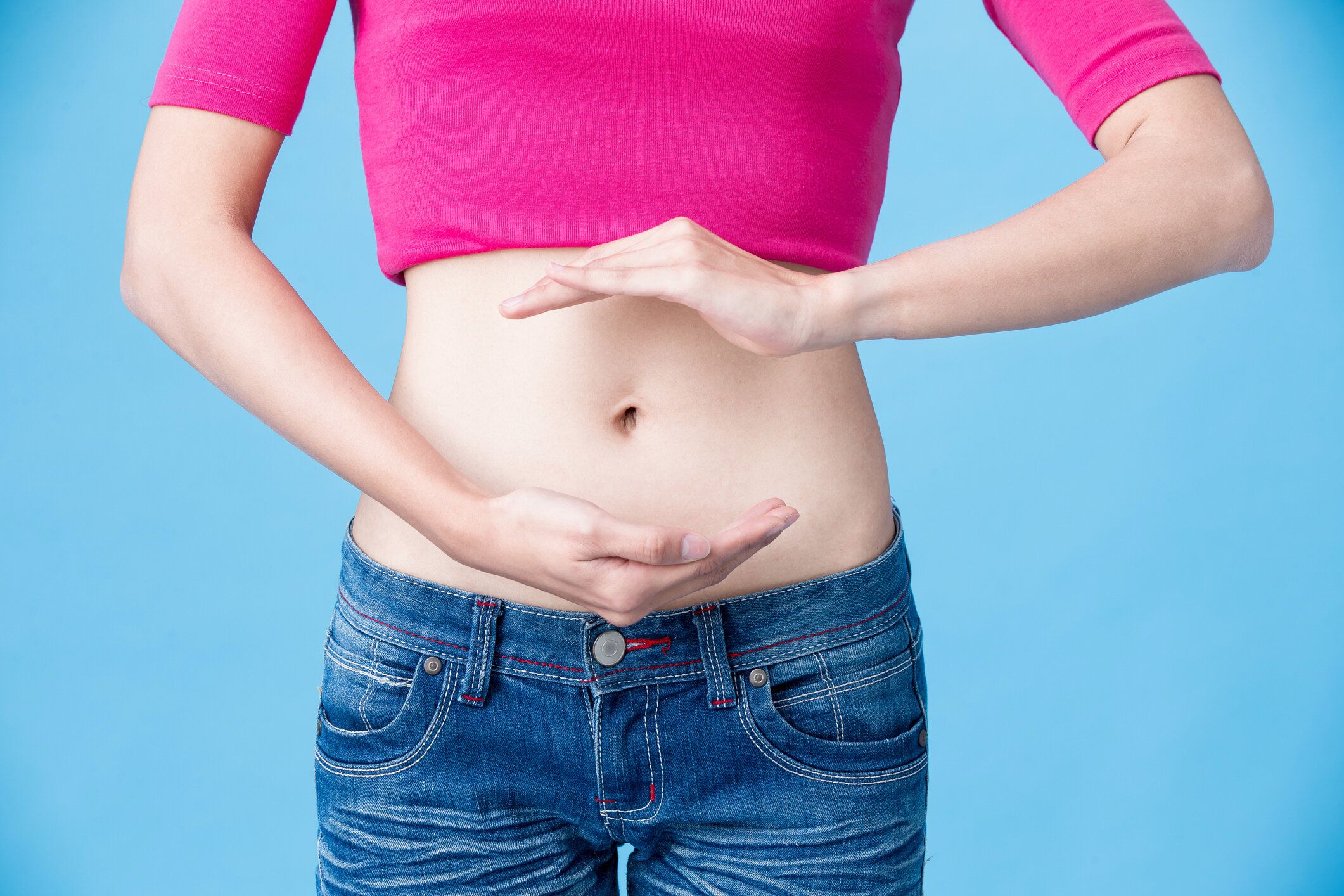 女性が彼女の体を気遣う