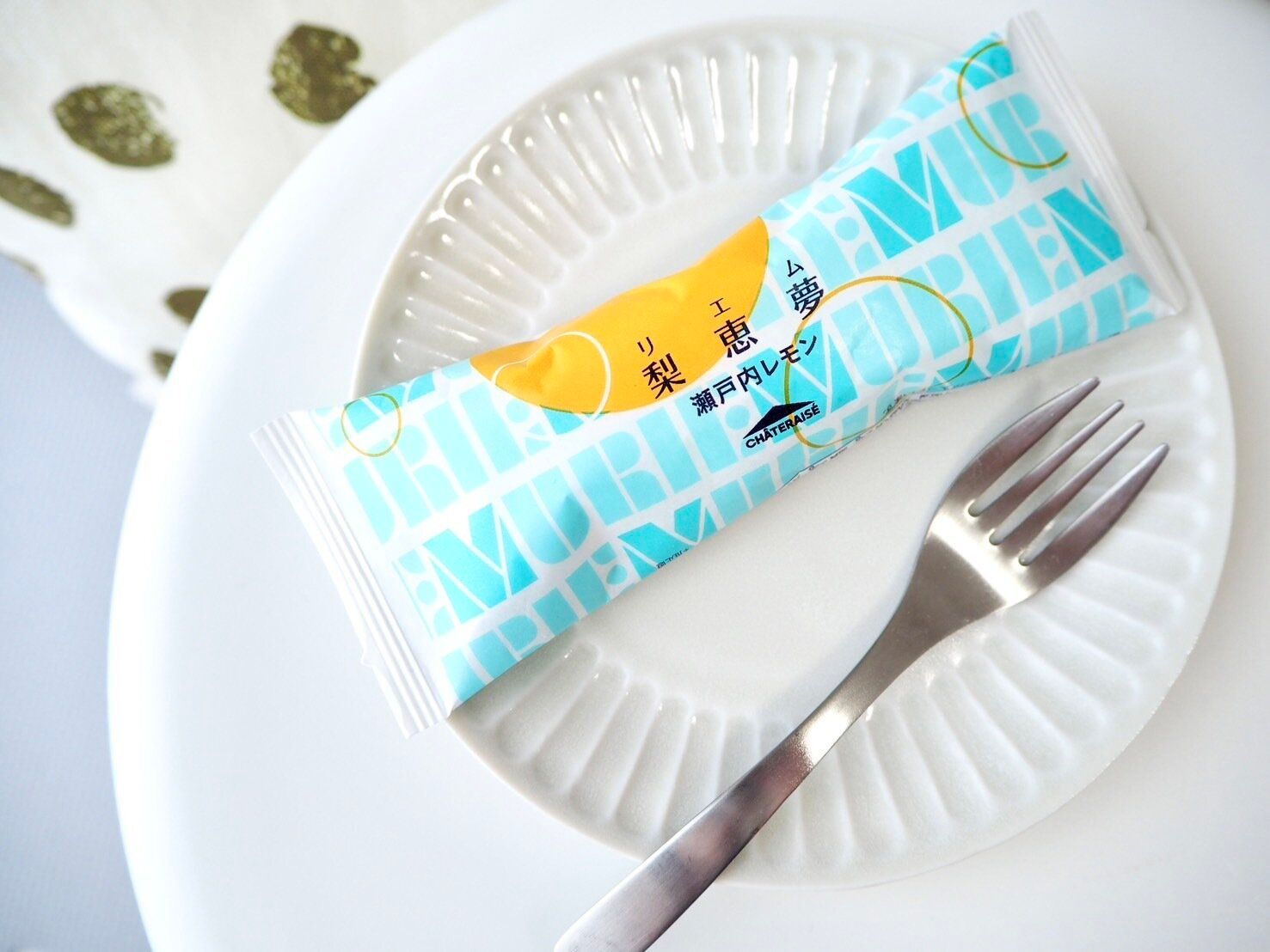 シャトレーゼ「梨恵夢　瀬戸内レモン」商品写真