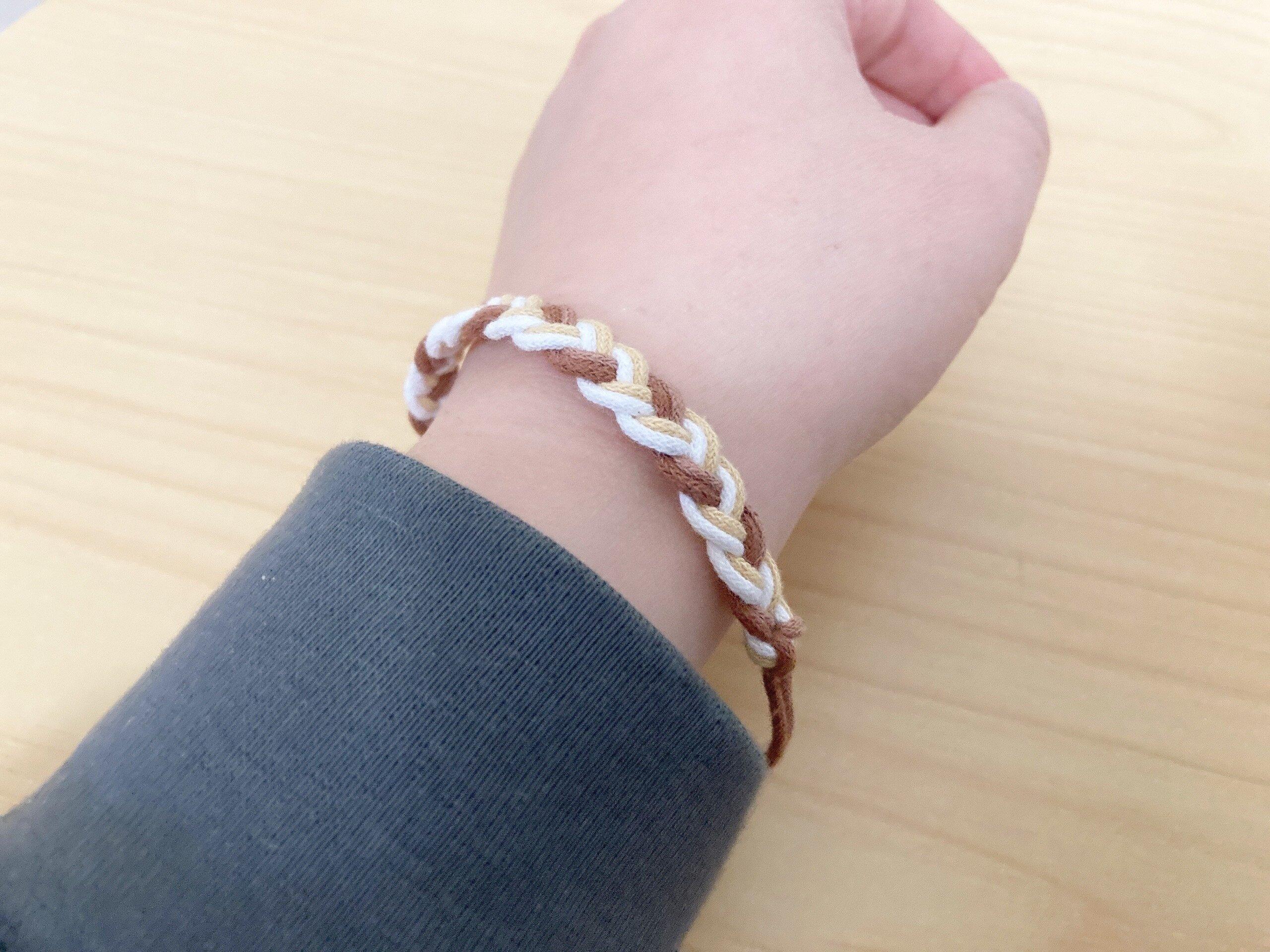 ダイソー虫よけ編み込みブレスレット