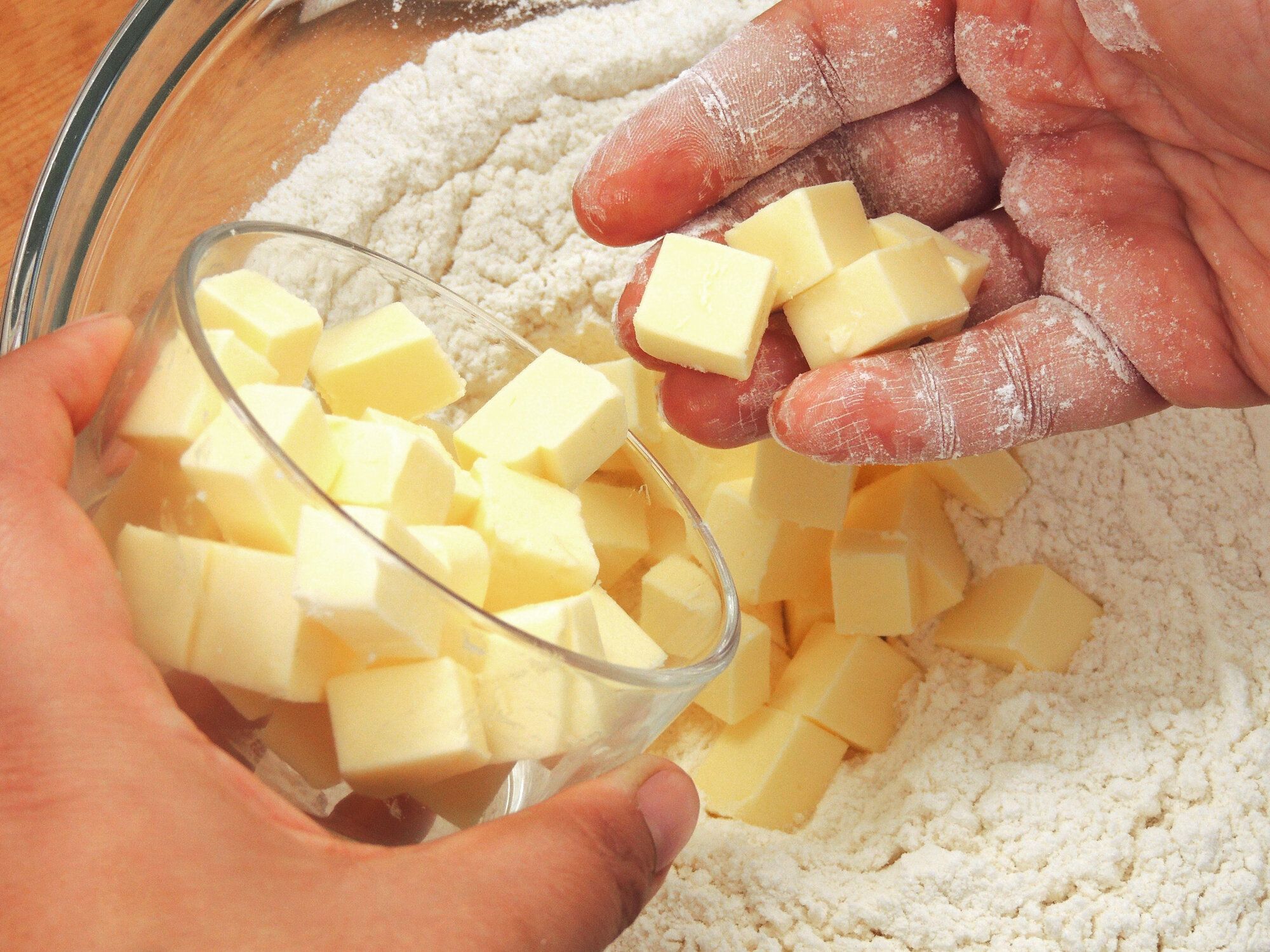 自家製デザートの準備