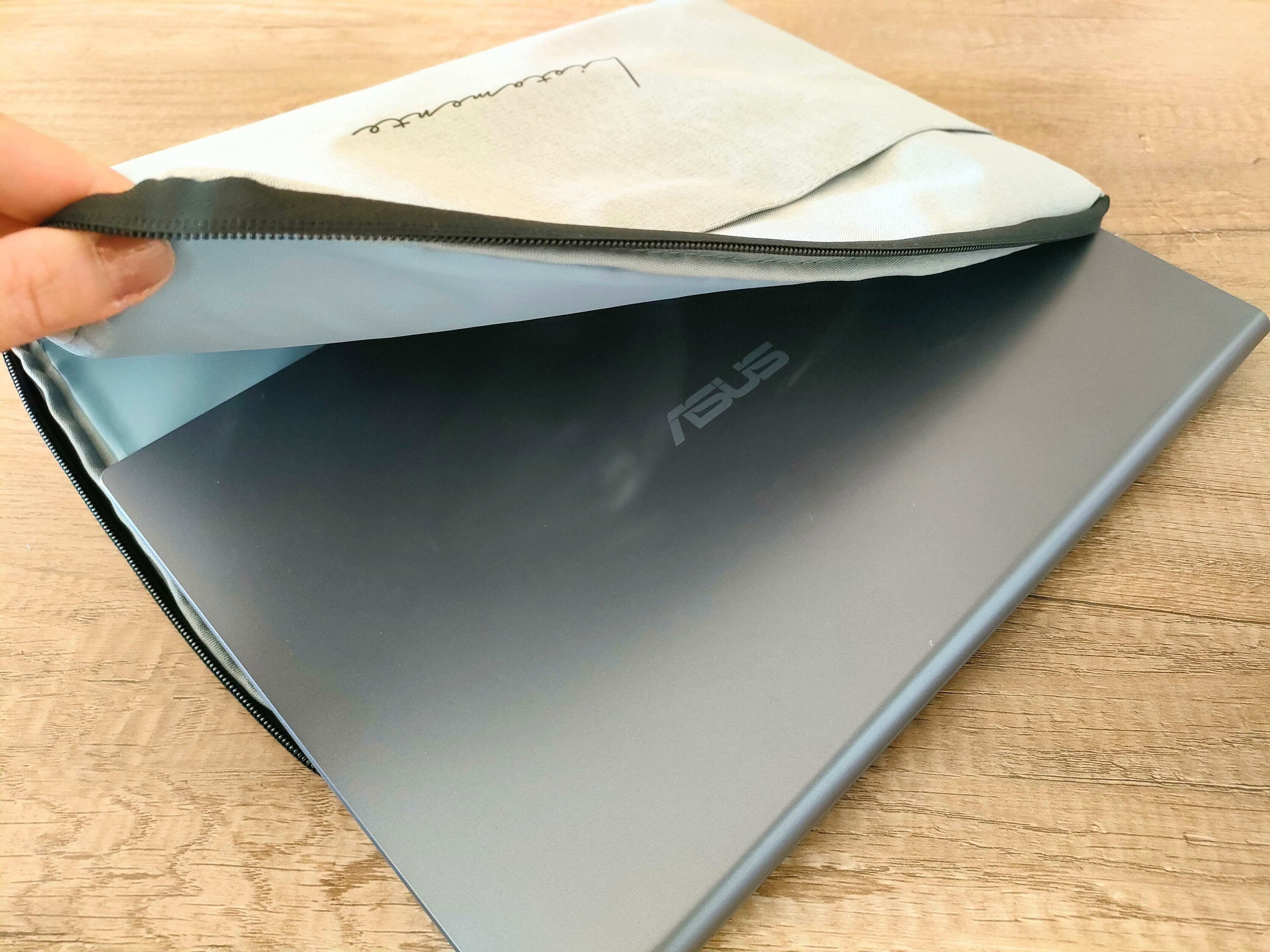 13インチまですっぽり収納できる