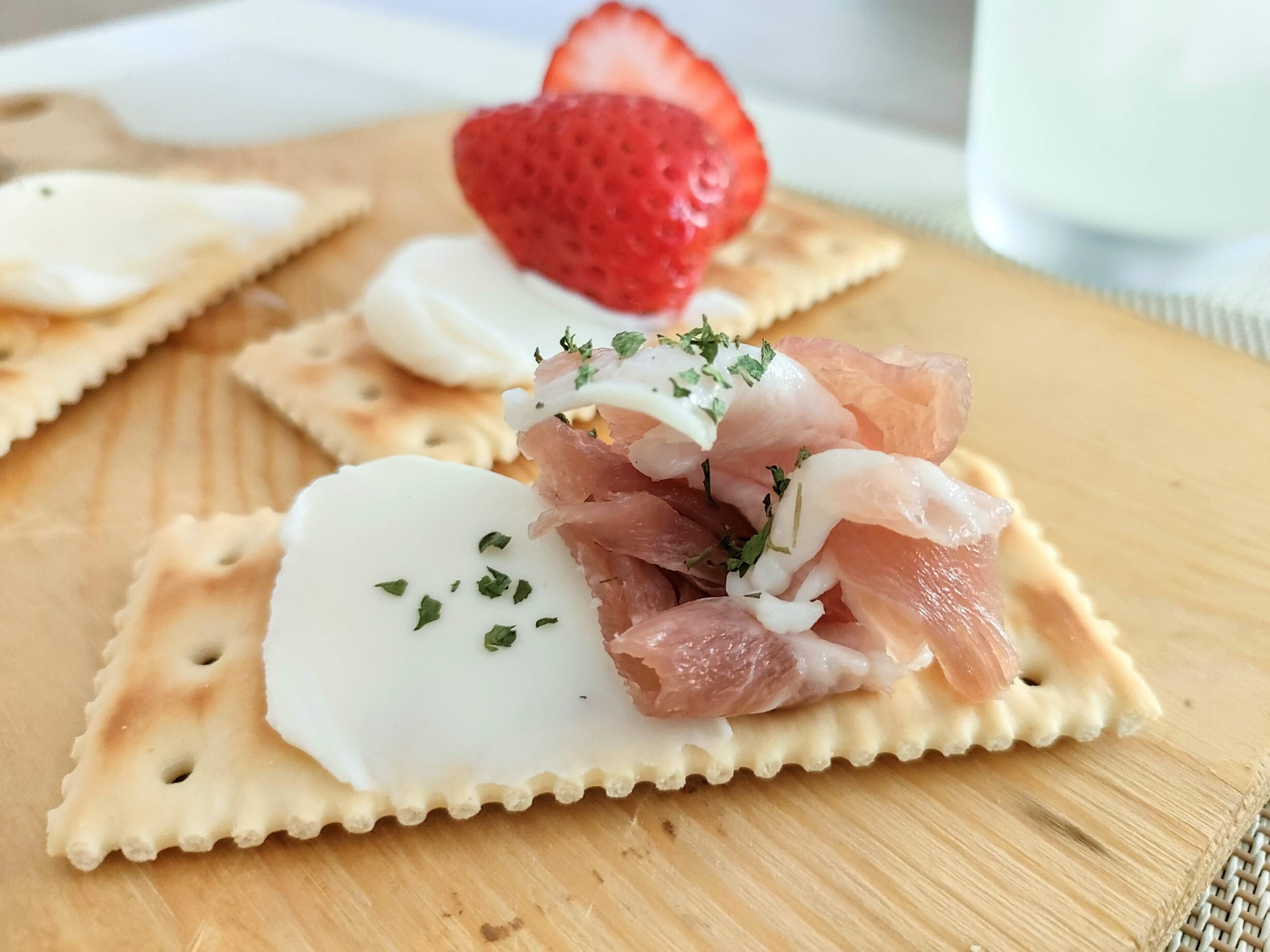 クリームチーズと生ハムのカナッペ