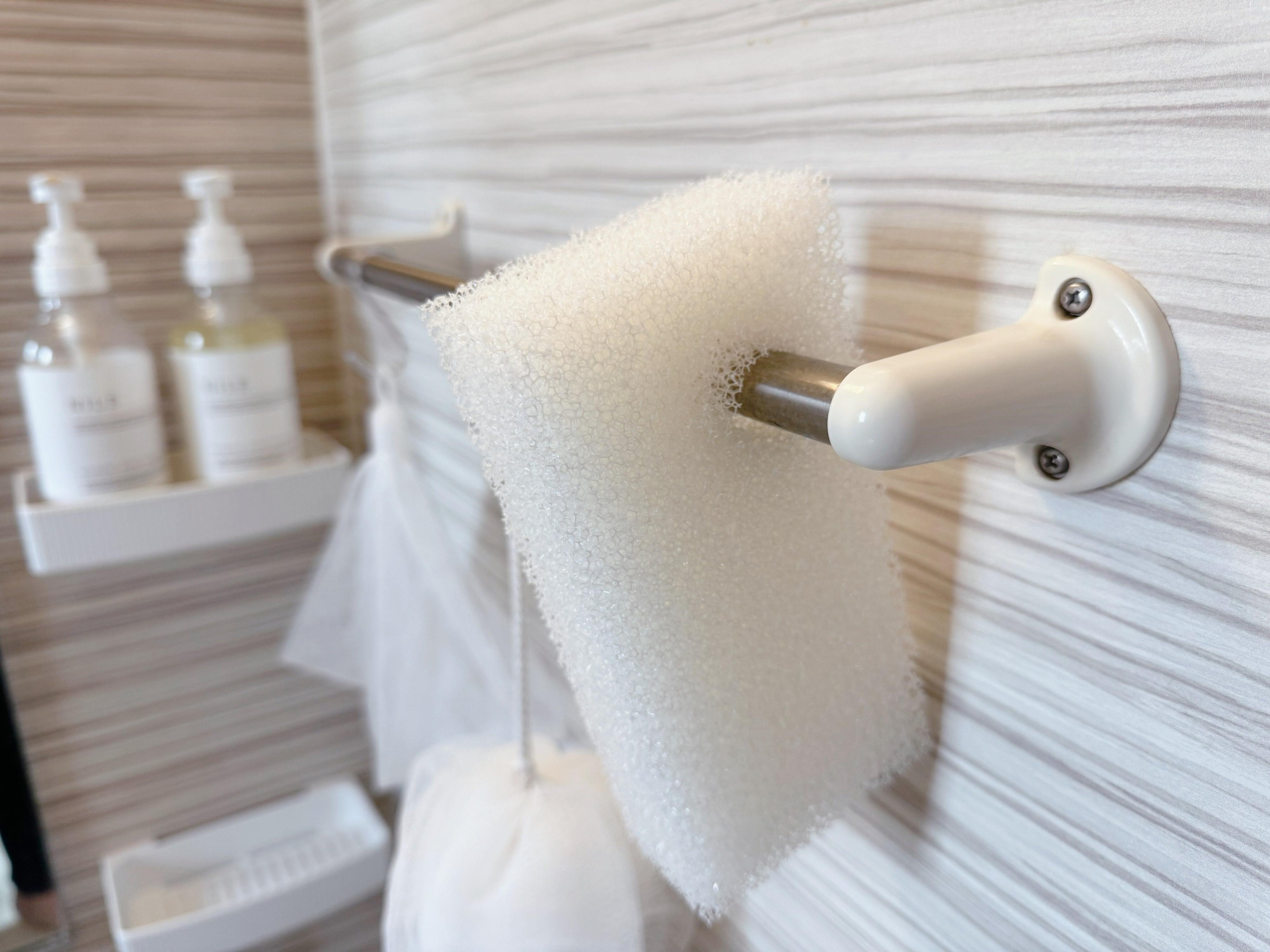 引っかけられる速乾バススポンジ