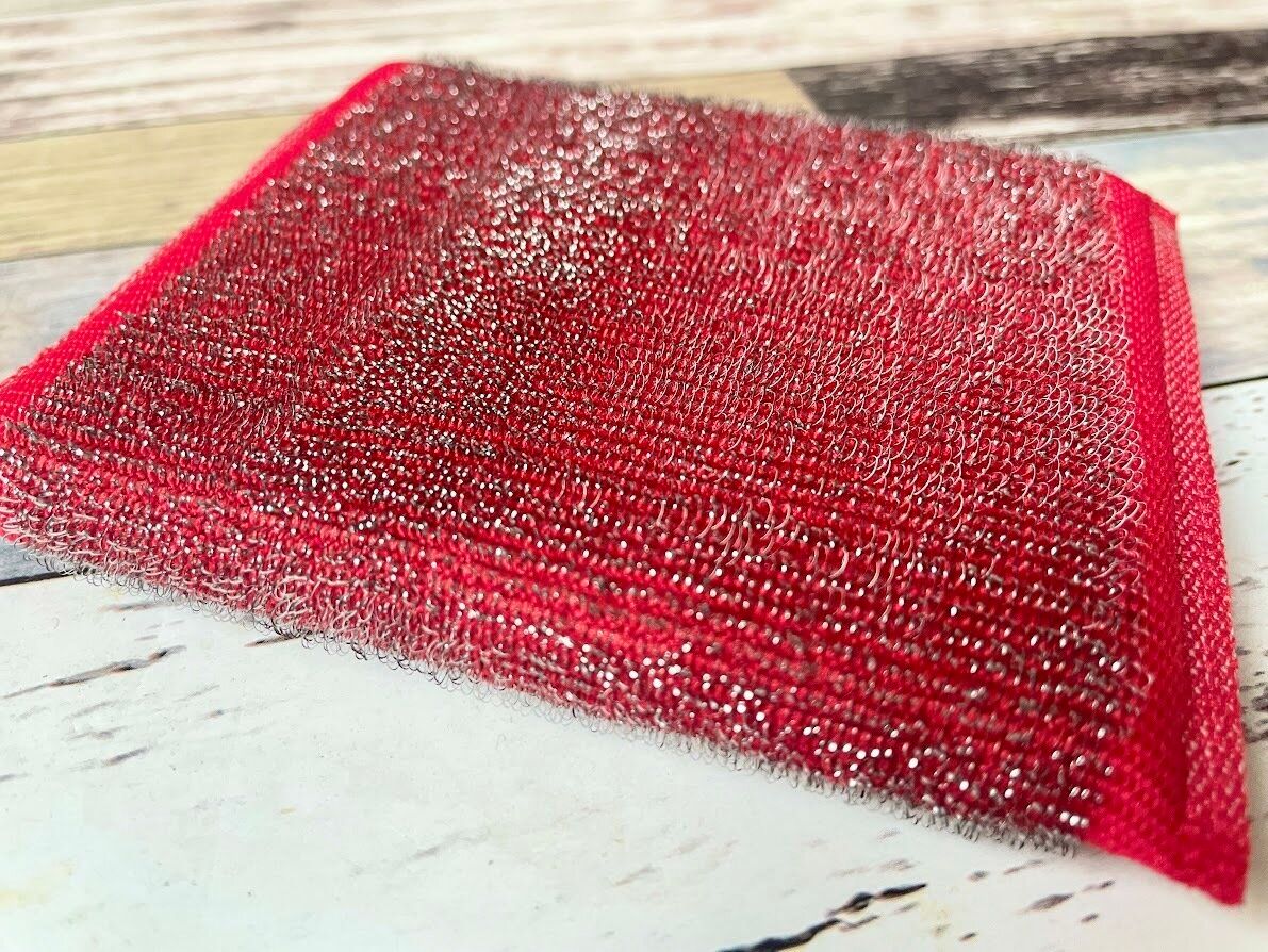 表面にステンレスが編み込まれている