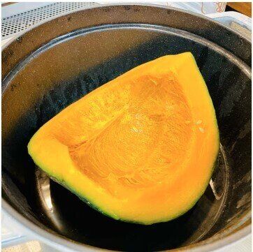 ストウブでカボチャまるごと蒸し!東のまるごと鍋