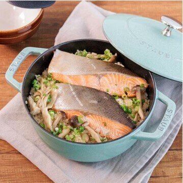 [ストウブ公式]鮭ときのこの炊き込みご飯