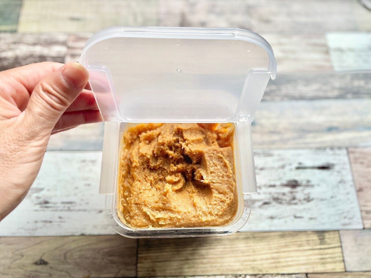 味噌の容器が片手で開閉できる