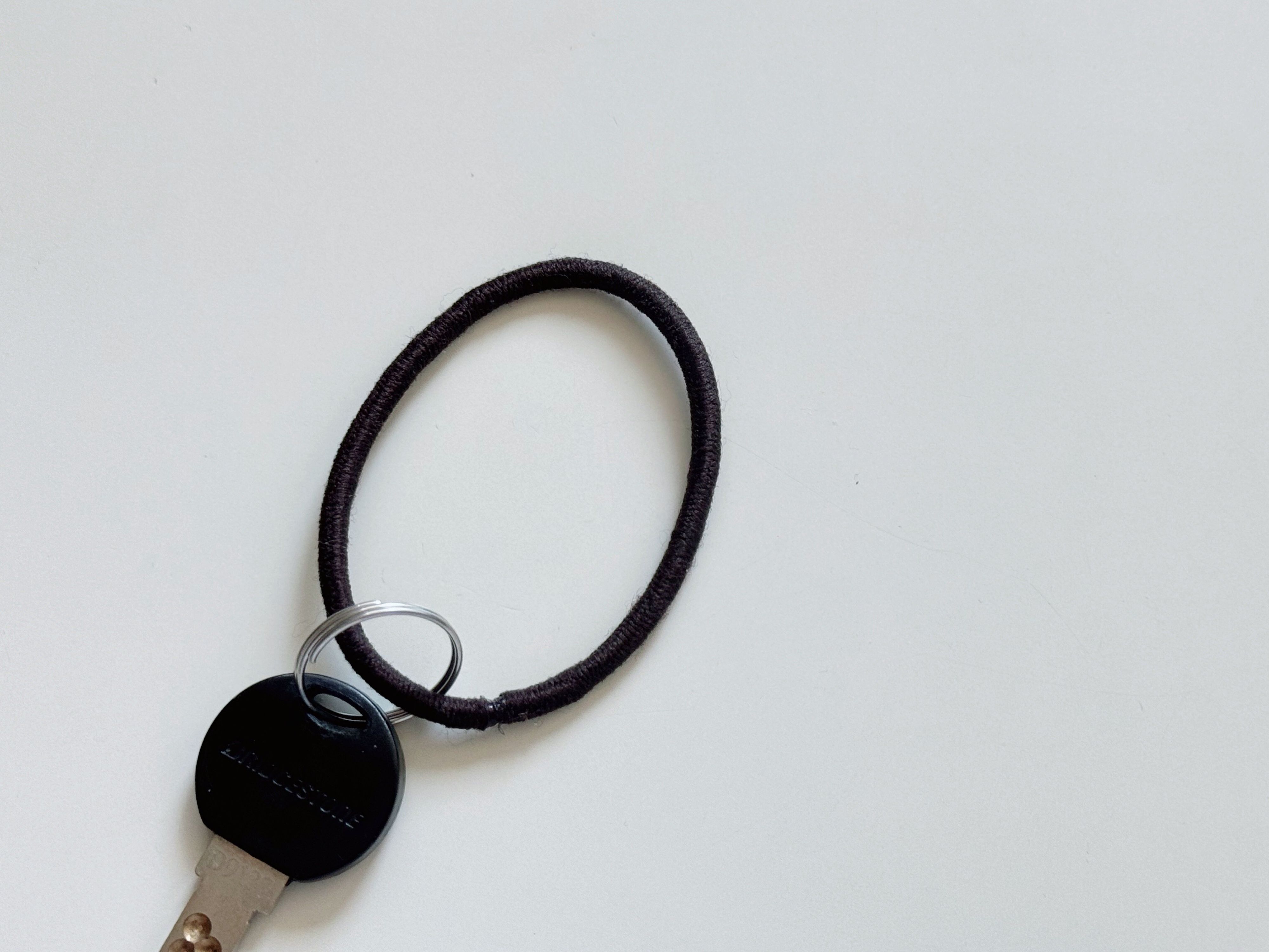 用意したのは「ヘアゴム」