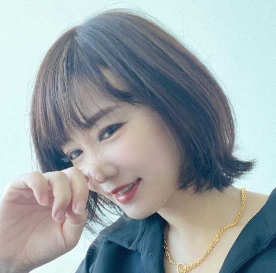 くびれのあるシルエットがイマドキ!大人の前上がりボブ