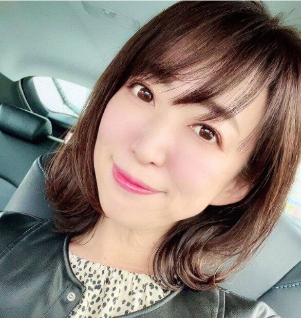 くびれシルエットで小顔効果!大人かわいい外ハネボブ