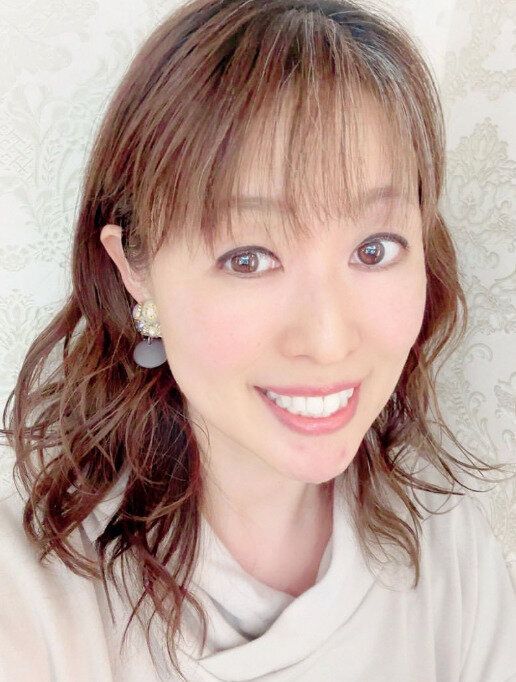 大人の可愛さが発揮される!ウェーブミディアム