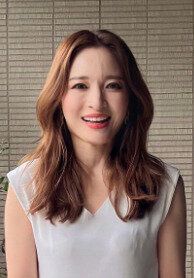 リバースカールがポイント!フェミニンセミロング