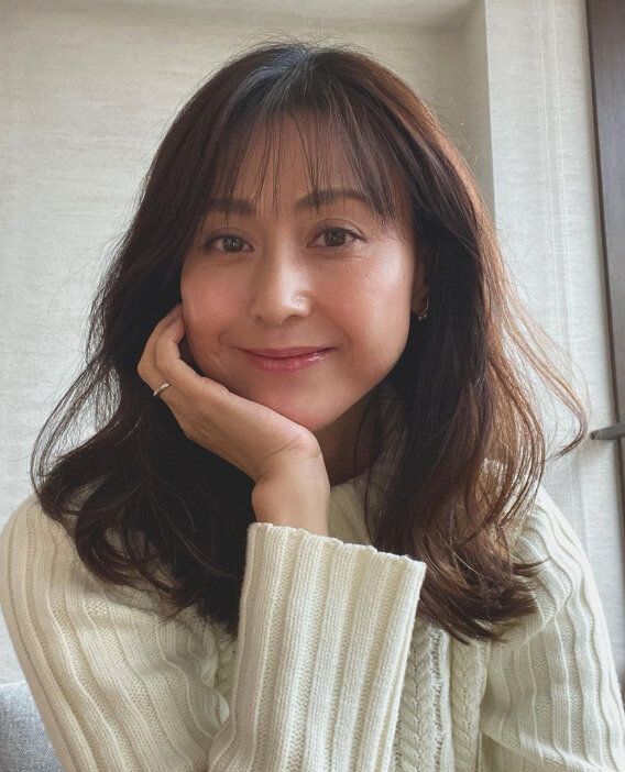 美人映えシルエット!ウェーブセミロング