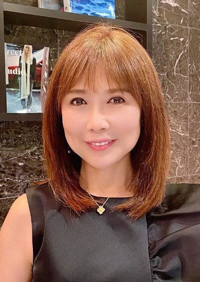 サラツヤ髪で若々しく!ストレートミディアム