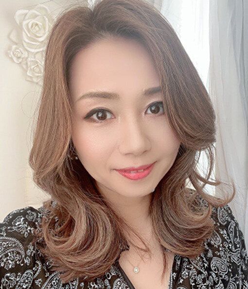 外巻きに巻いてエレガントに!人気の韓国風セミロング