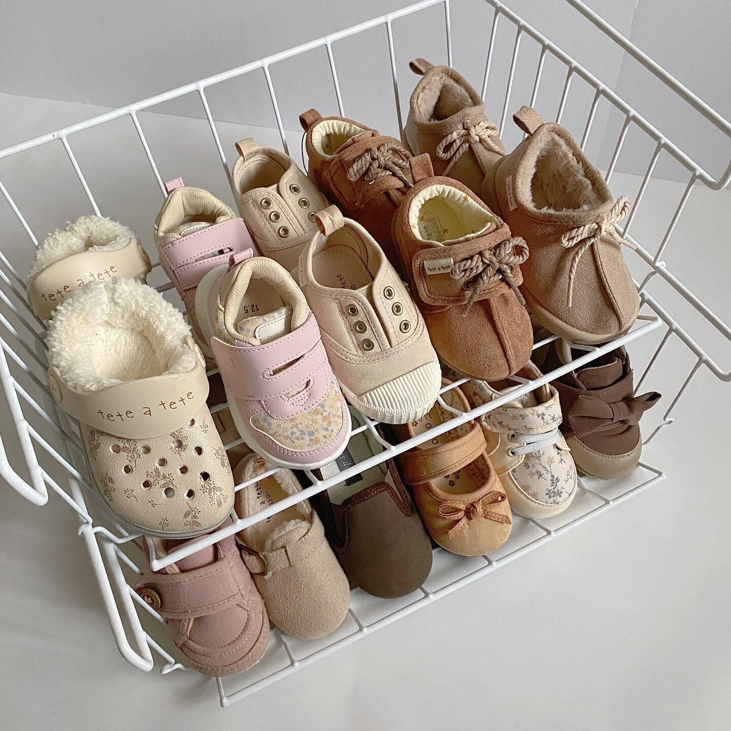 スリコのアイテムで子ども用の靴を収納