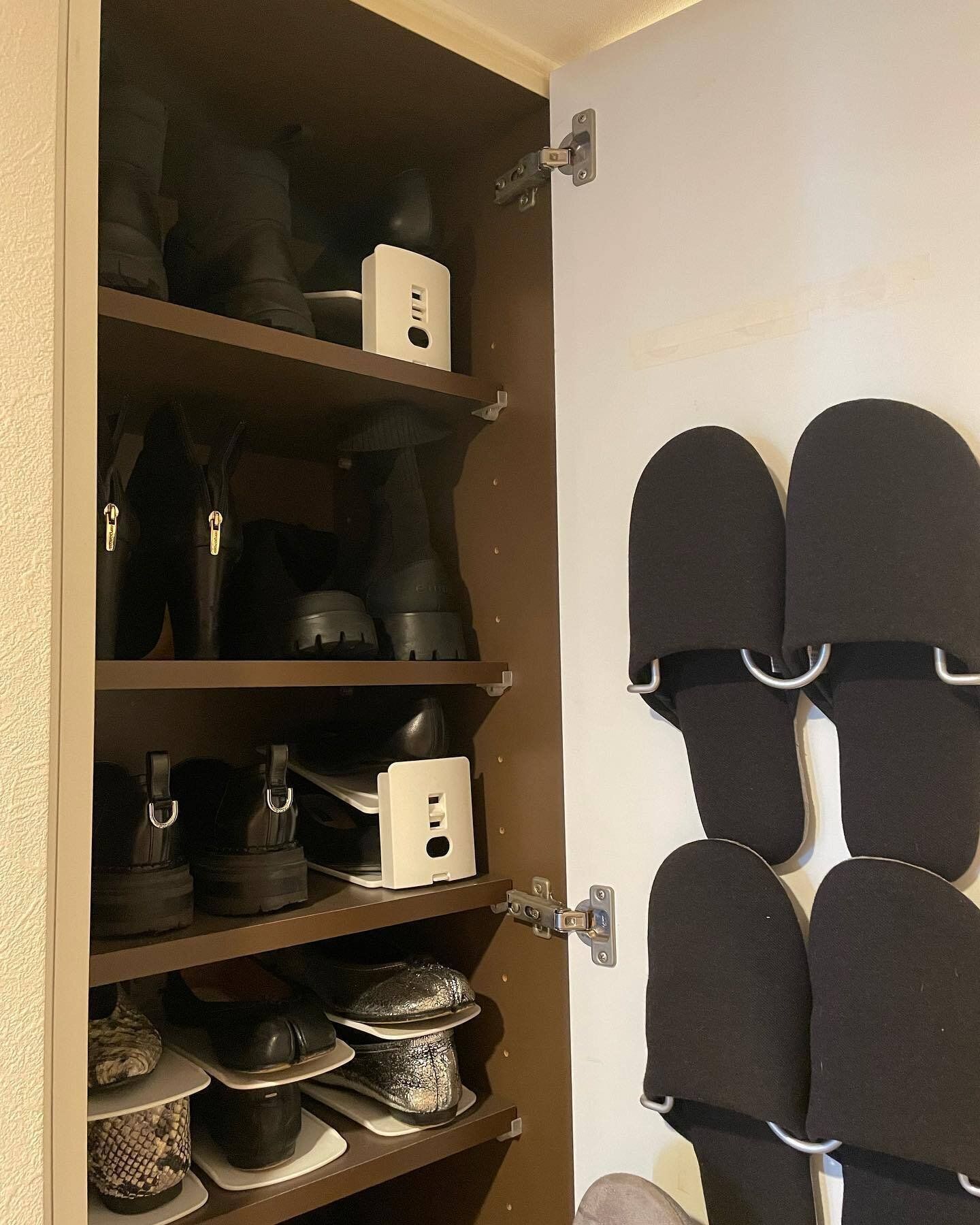 スリッパは靴箱の内側に収納すべし！