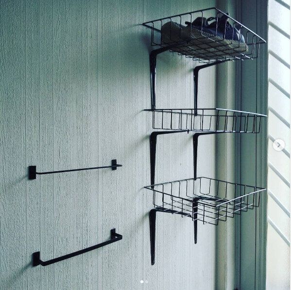 全て100均でそろう！DIYでつくる男前なシューズラック