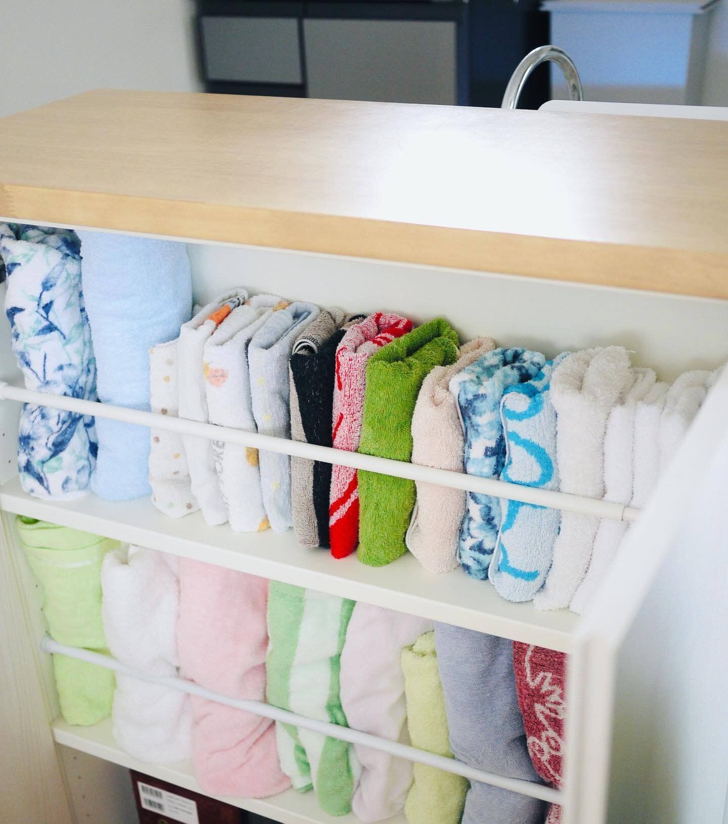 タオルの収納にも役立つ突っ張り棒