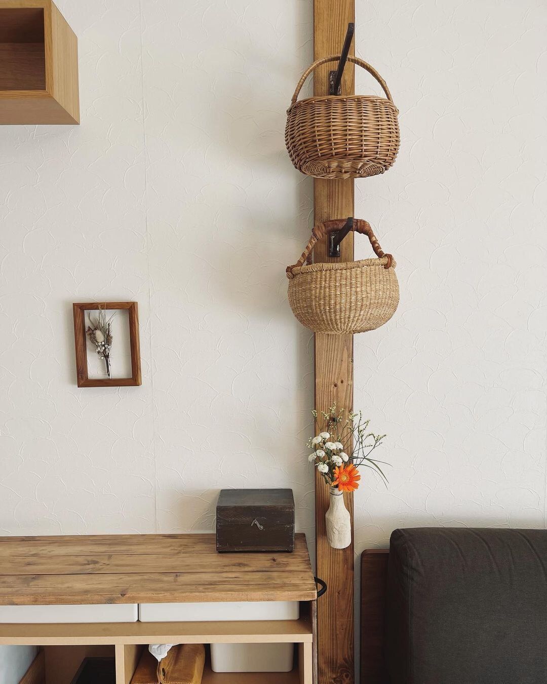 シンプルな収納&インテリアスペースに活用