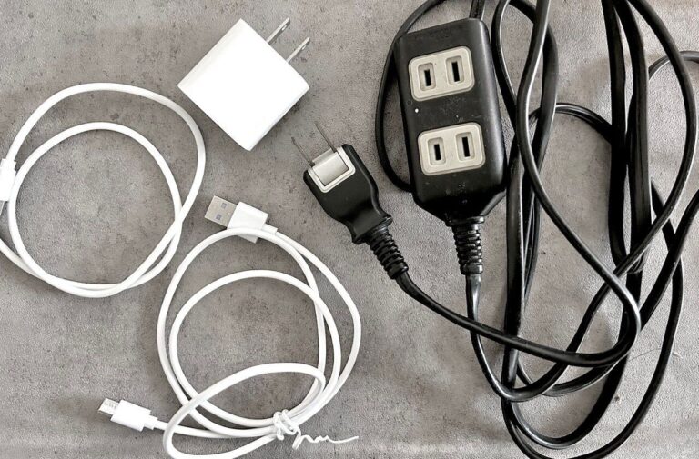 「コードがごちゃついて嫌！」モヤっと解決！家中がスッキリするコンセントまわりの見直し術