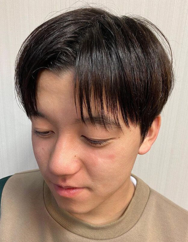 センターパートでクールに!マッシュウルフ