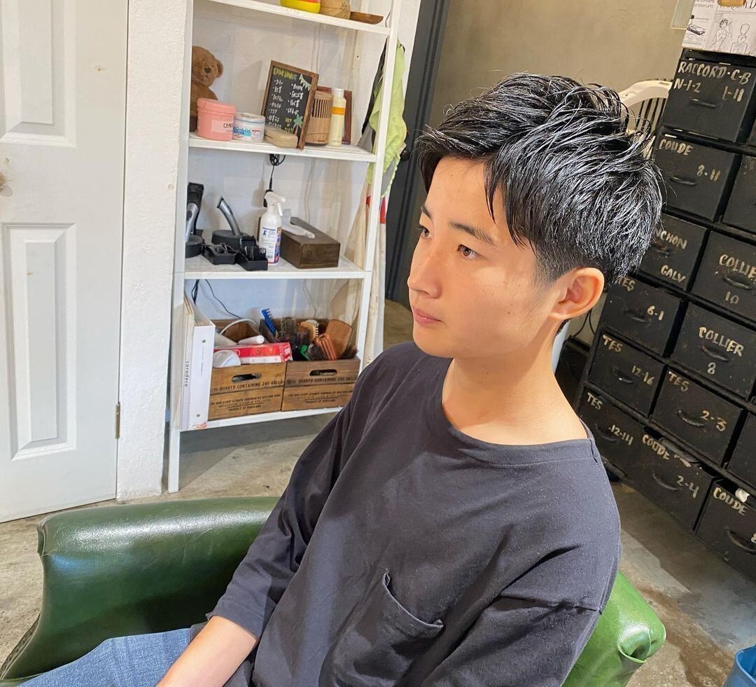 高校生の男の子に似合うヘアスタイル ナチュラルなツーブロックで女子ウケバッチリ!