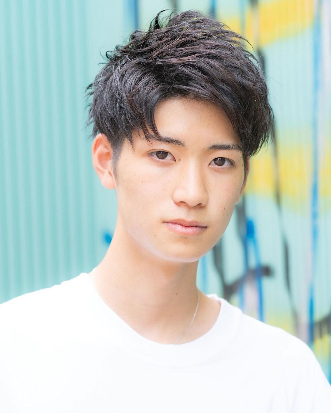 高校生の男の子に似合うヘアスタイル 輪郭をキレイに見せるさわやかスタイル