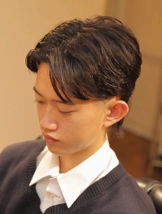 縦長でスッキリに見える!ツーブロックウルフ