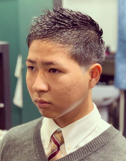 ランダムな束感がワイルドな印象に!スパイキーヘア