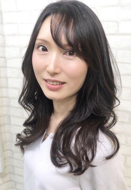 縮毛矯正とデジタルパーマでお手入れが楽に!知性を感じるセミロング