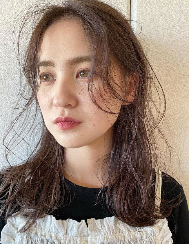 透明感のあるグレージュが旬!ニュアンスセミロング