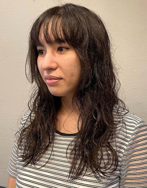 クセ毛を活かしたスタイリング!ナチュラルセミロング