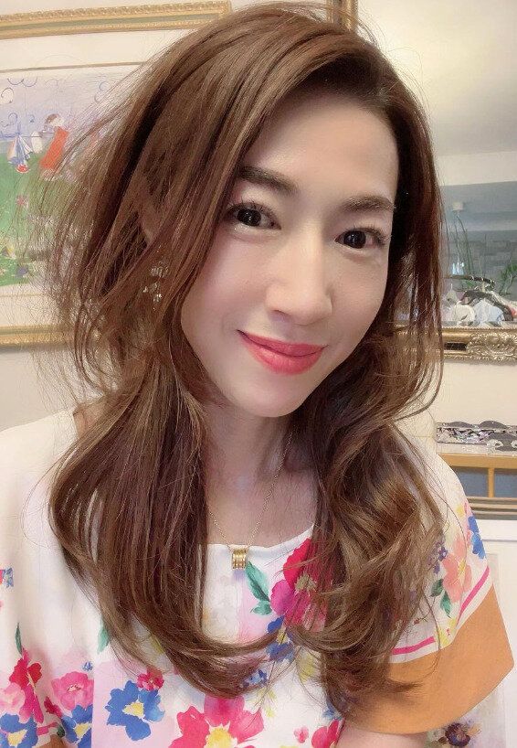 華やかなワンピースにピッタリ!上品セミロング