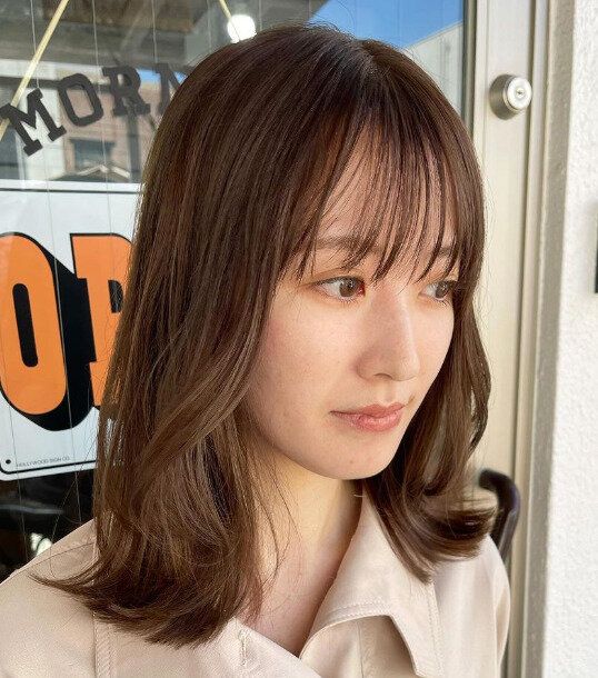 重めのシルエットでも柔らかく見える!大人ロブ