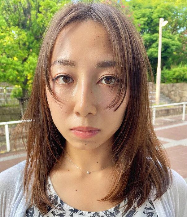 顔まわりがポイント!大人のシャギーセミロング