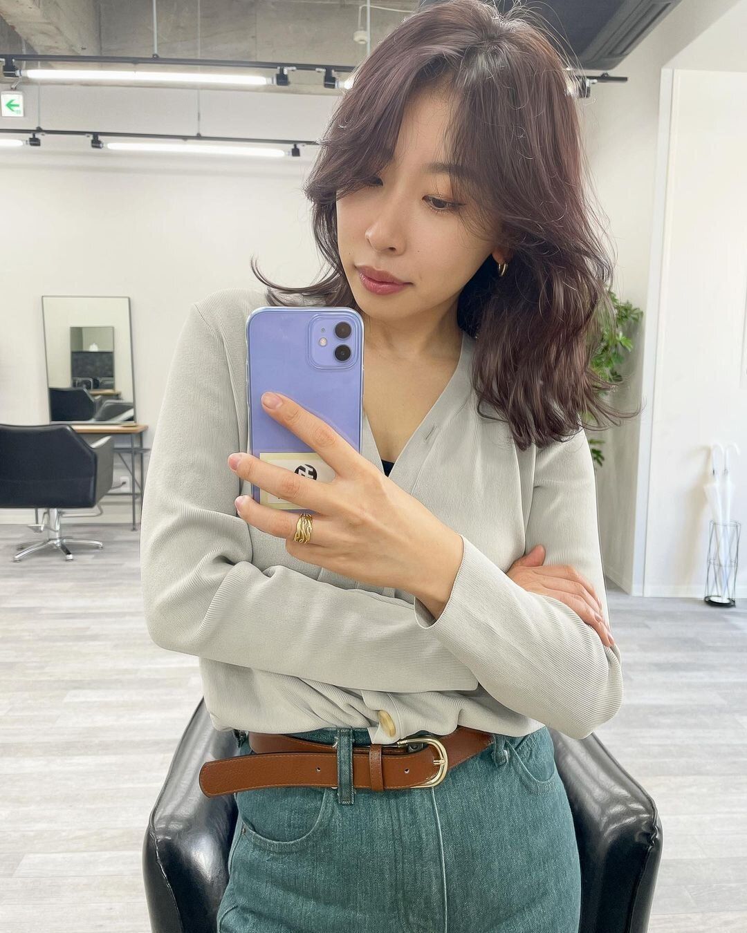 40代女性に人気のセミロング・ミディアムヘア!大人クールなパープルミディアムヘア