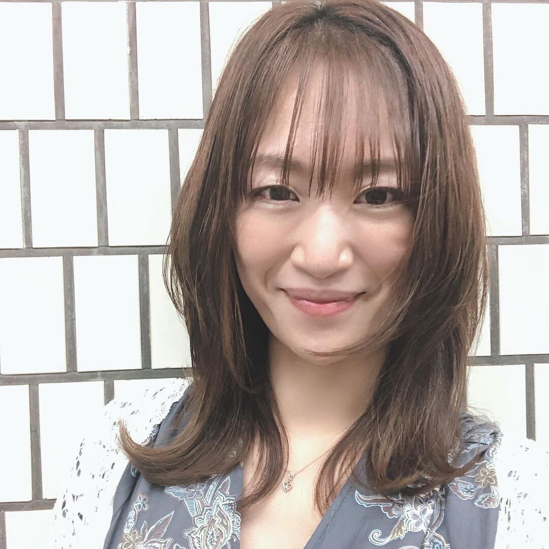 40代女性に人気のセミロング・ミディアムヘア!シースルーなストレートバングで大人女子のあざとさを