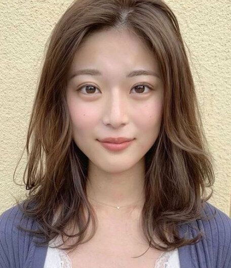 ふんわりと立ち上げて上品に!女優セミロング