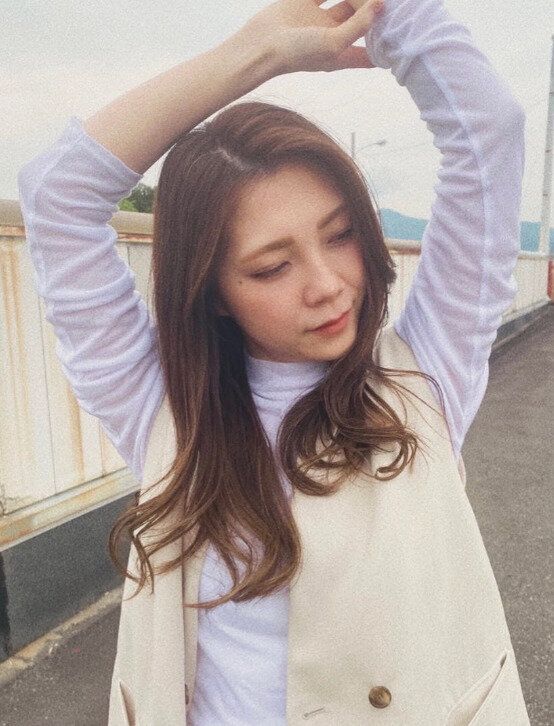 ナチュラルな髪色がイマドキ!上品な大人セミロング