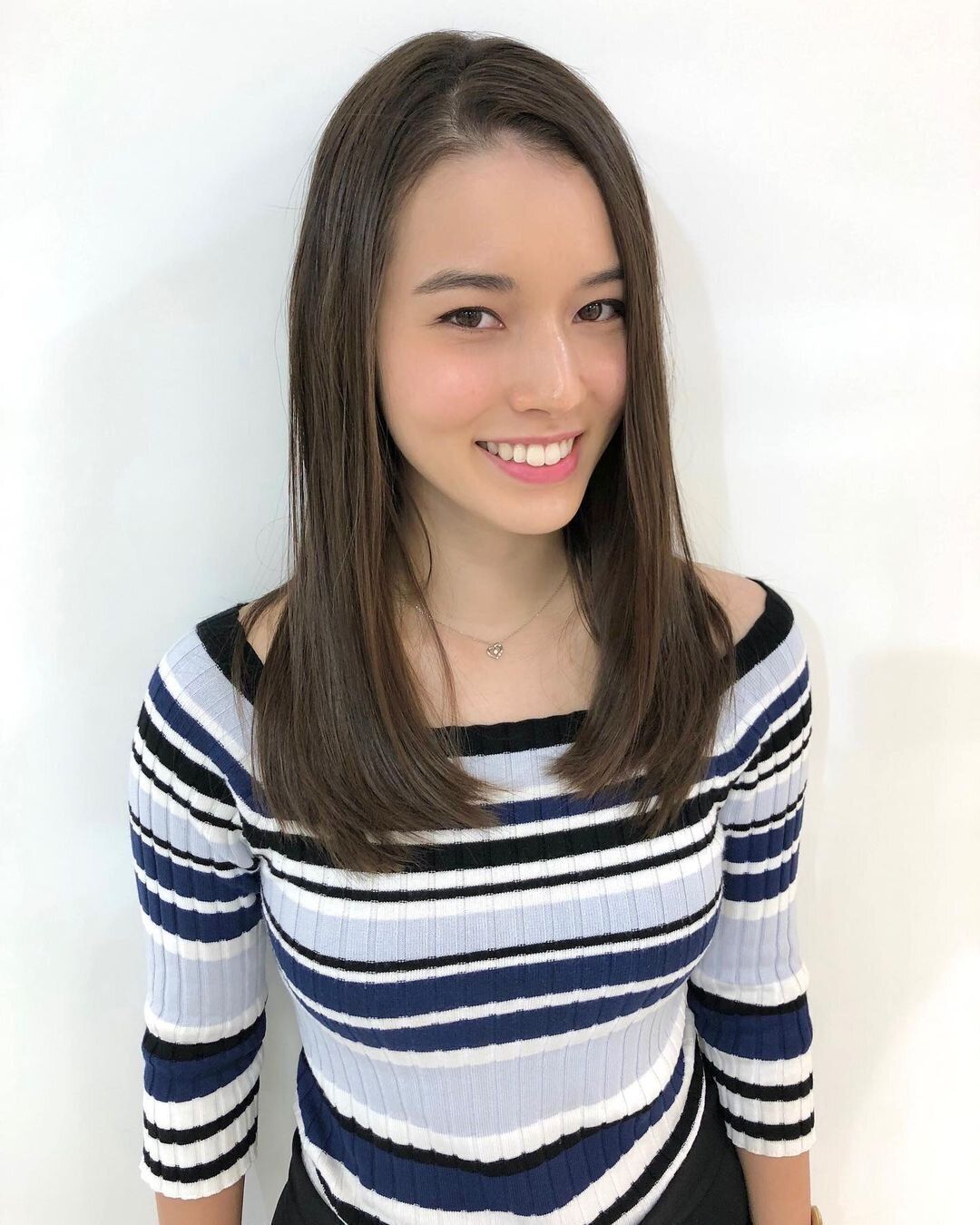 40代女性に人気のセミロング・ミディアムヘア!ナチュラルでシンプルなストレートヘア