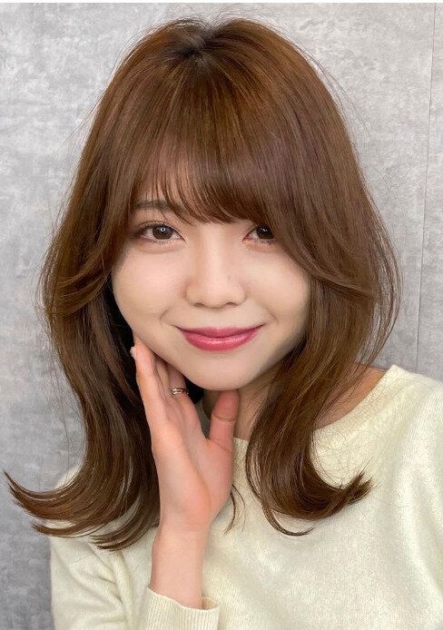丸顔さんにおすすめ!韓国風くびれセミロング
