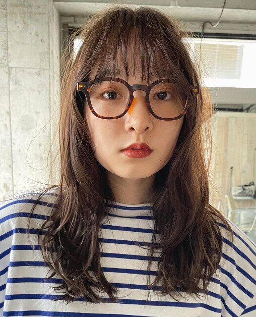 ラフな質感がトレンド!極ゆるウェーブセミロング