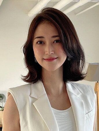 エラ張りをカバーする!前髪長めのミディアムボブ