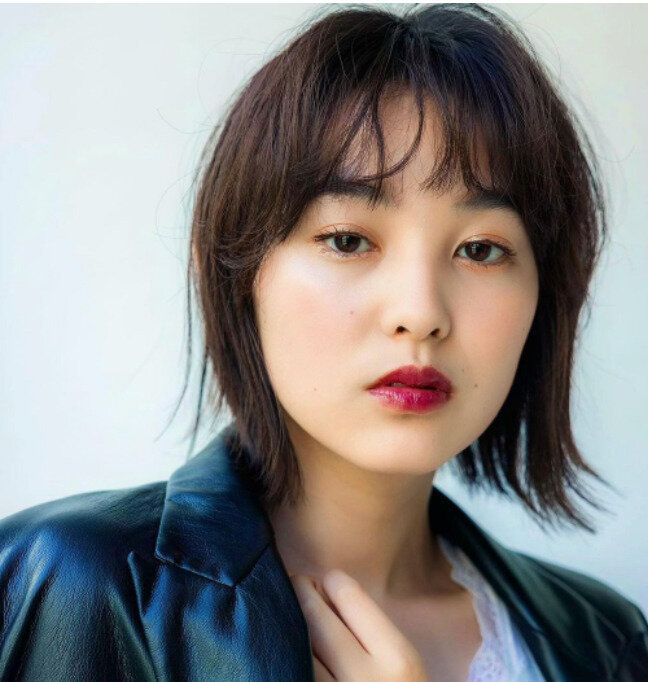 程よい前髪カールに旬の切っぱなしボブ