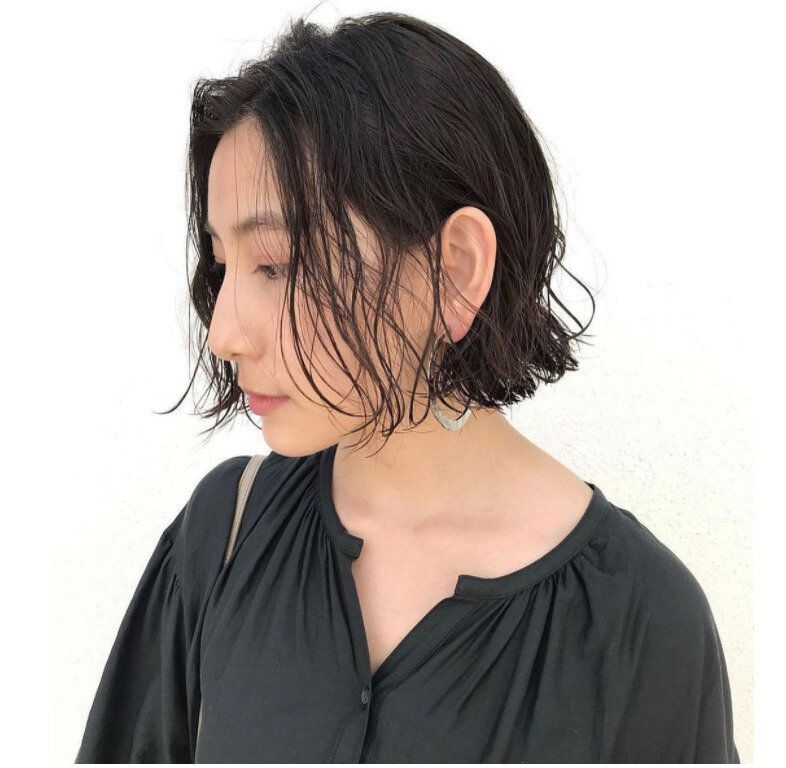 40代女性に似合うボブ。クールにもカジュアルにも決まる!ゆるふわパーマボブ